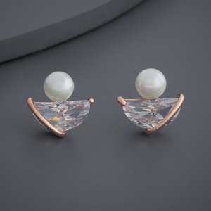Trendy Trendy 184223 Clou d'oreille avec design papillon géométrique, serti clos, romantique, religieux, en laiton, alliage de zinc, perle et diamant, pour soirée - Product Image 1
