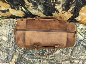 Sac de sport en cuir véritable vintage unisexe fait à la main, logo personnalisé, bagage de voyage robuste en cuir artificiel, compartiment à chaussures, style bonbon et tendance - Product Image 2