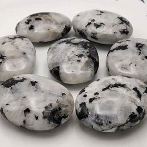 Cristal curativo pulido de piedra lunar arcoíris Natural para Reiki y meditación energía curativa y regalo espiritual - Product Image 3