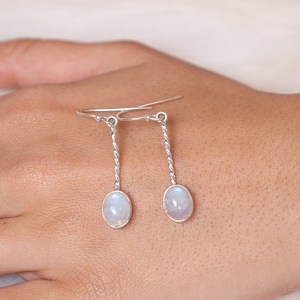 Meilleure qualité véritable 925 argent Sterling naturel arc-en-ciel pierre de lune lunette réglage goutte balancent boucles d'oreilles torsadées bijoux fins - Product Image 6