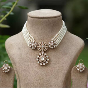 Bel ensemble de tour de cou élégant plaqué or mat Polki Kundan pour les célébrations d'anniversaire d'occasions de mariage - Product Image 1