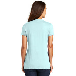Camiseta Básica Premium con Cuello en V para Mujer, Transpirable, Extra Suave y Ligera - Product Image 5