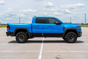 2022 R-a-m 1 5 0 0 T-R-X Turbo V8 Transmission Manuelle Volant à Gauche Intérieur Clair Faible Kilométrage Prix en Stock Prêt à être Expédié - Product Image 2