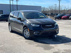 Kilometraje bajo 2025 C H R y S l e r PA CIFICA SELECT - Product Image 3