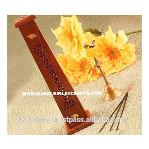 Tour à encens en bois fait main, objet décoratif - Product Image 1