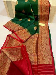Sarees de Red Hechos a Medida para Mujer, Diseño de Ropa de Fiesta en Verde con Borde Rojo - Product Image 6