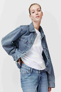 Pantalon en denim délavé à l'acide surdimensionné imprimé sur mesure pour femmes, jean droit à cheville basse et délavé en bleu de couleur pour l'été - Product Image 3