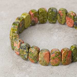 Pulsera de piedra natural de unakita con corte ancho - Product Image 3