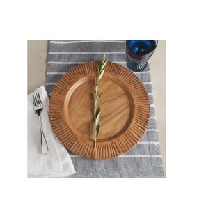 Assiette de présentation en bois de designer fait à la main Ustensiles de maison et de cuisine de qualité supérieure Assiette de service en bois pour la fête de mariage - Product Image 1
