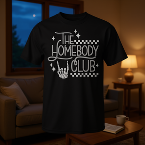 T-shirt The Homebody Club in cotone nero, girocollo unisex, abbigliamento casual - Product Image 3