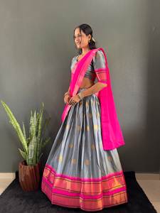 เปิดตัวชุดเลเฮนกาโชลีสำหรับงานเทศกาลใหม่ พร้อมผ้าดูปัตตา ผ้าฝ้าย แต่งขอบกว้าง งานทอประณีต ทันสมัย ใส่ได้ทุกฤดู - Product Image 2