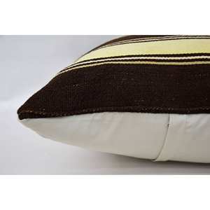 Oreiller Kilim en laine beige de 24x24 pouces Technique tissée à motif vintage rayé subtil - Product Image 4