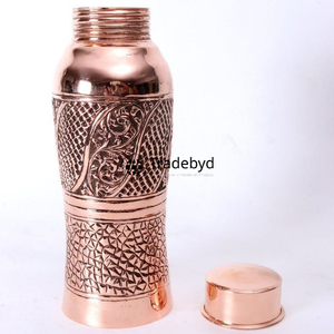 Botella de cobre artesanal hecha a mano para una vida consciente combinando estilo de salud y pureza Tradebyd - Product Image 4