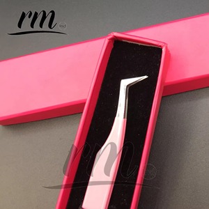Pinza Profesional RMI para Extensión de Pestañas, Diseño de Corazón en la Parte Posterior, Recubrimiento en Polvo Rosa Oscuro de 90 Grados, Acero Inoxidable - Product Image 4