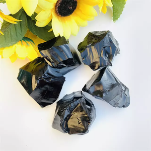 Pierre brute d'obsidienne noire naturelle d'obsidienne est une pierre noire profonde qui, lorsqu'elle est tombée ou sculptée, a une surface brillante - Product Image 2