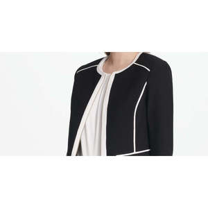 Giacca Varsity da Donna Calvin Klein con Bordi a Contrasto, Colore Antracite, Taglia 16, in Pelle di Pecora Morbida Tinta Cristallo per Autunno e Primavera - Product Image 2