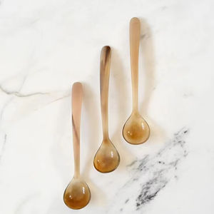 CUILLÈRE EN CORNE BLANCHE POLIE pour la maison et la cuisine de restaurant Bol de style animal artisanal de meilleure qualité en vente - Product Image 1