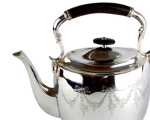 Tetera Sheffield Silver de Estilo Inglés, Modelo Queen Katherine, Diseño Metálico de la Familia Real, 100% Hecha a Mano, Capacidad de 1.5L, 929g, para Restaurantes - Product Image 2