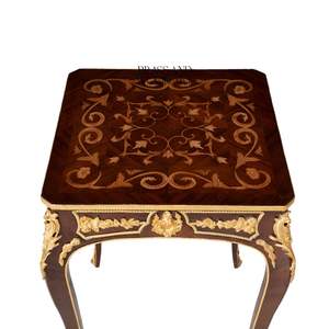 Table d'appoint carrée de luxe avec incrustation de marqueterie complexe et accents en laiton doré orné pour la décoration intérieure classique des palais - Product Image 3