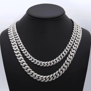 Cadena de eslabones cubanos de alta calidad chapada en oro, peso pesado para hombres y mujeres Proveedor de joyería B2B disponible para la venta - Product Image 2