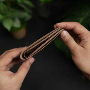 Cartera Bifold Clásica No. 55 V2 Pro con Protección RFID, Cuero Marrón de Primera Calidad, Hecha a Mano, Garantía de 5 Años - Product Image 5