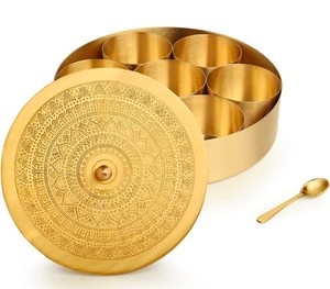 Boîte à épices de luxe en laiton plaqué or de qualité Boîte à épices Forme ronde Ustensiles de cuisine Masala Dabba à bas prix - Product Image 2