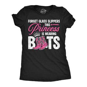 Camisetas de ocio para mujer, camiseta con estampado de princesa que olvida sus zapatillas de cristal y veste botas, inspirada en el clásico cuento de hadas - Product Image 1