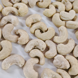 Échantillon GRATUIT Kaju Badam Noyau de noix de cajou W320 Prêt à expédier Noix de cajou Santigo - Product Image 1