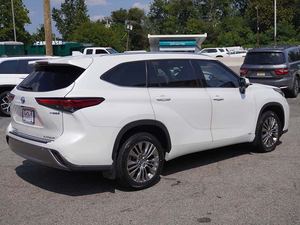 Super propre utilisé 2024 Toyot_a Highlander hybride Platinum AWD avec siège en cuir démarrage à distance Bluetooth sièges de troisième rangée toit ouvrant - Product Image 2