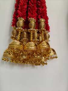 Fleur rouge moelleuse rouge vif avec guirlande Kaleera ornement suspendu de mariage indien Golden Jhumar Kalira pour la décoration - Product Image 2