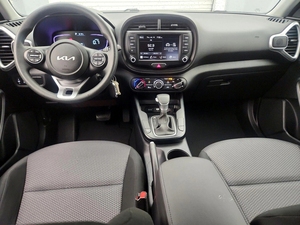 Kia Soul LX Hatchback 2025, SUV Negro de Cinco Puertas, Crossover Compacto - Product Image 5