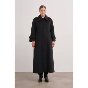 Cappotto Invernale Nero Intrecciato con Colletto a Camicia e Polsini con Spalline - Product Image 1