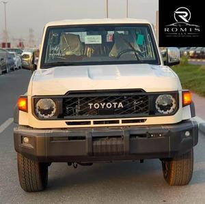 Toyota Land Cruiser Serie 76 LX SUV 2026, Basso Chilometraggio, Guida a Sinistra, Fari LED, Tetto Panoramico - Product Image 1