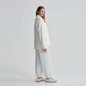 Veste Sherpa Cozy Egret pour femmes avec design zippé Vêtements d'extérieur en polaire chauds et élégants pour l'hiver - Product Image 3