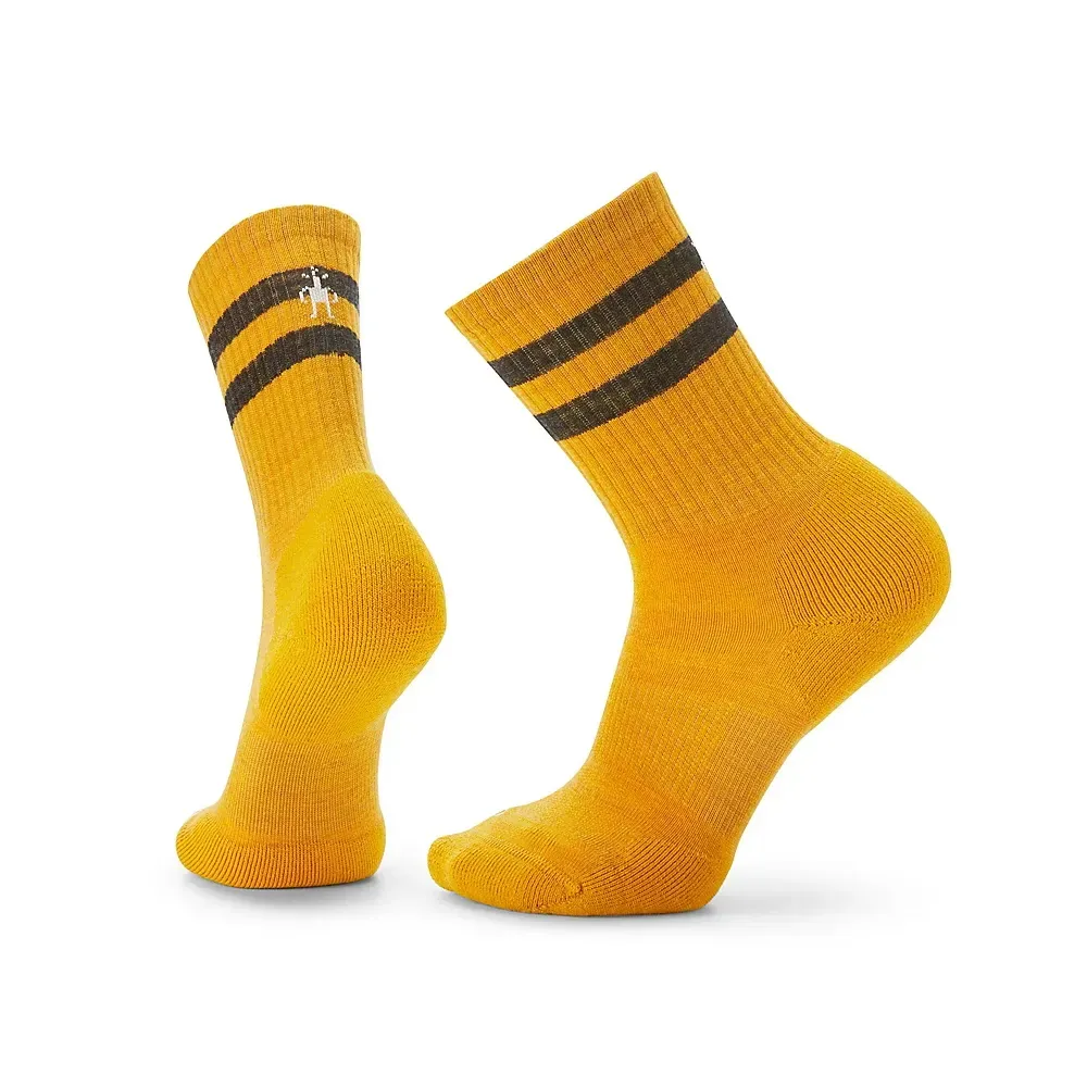 Profesyonel yüksek elastik erkek çorap düz renk tasarımcısı Premium tenis nefes kalsimin spor erkekler özel