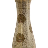Vase en laiton artisanal élégant, motif paon en relief, imprimé en typographie, décoration artistique pour mariage et maison