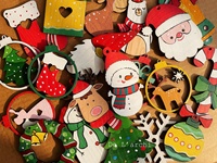 Décoration murale de Noël en bois faite à la main pour la maison, Nouvel An 2023, comprenant des boules et des ornements d'arbre, 55x90cm, peinte à la main