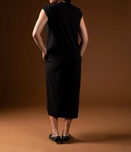 Vestido midi negro sin mangas con cuello en V, de punto de algodón, casual, holgado, con dobladillo recto, cintura natural, para todas las estaciones, color liso, con botones. - Product Image 2
