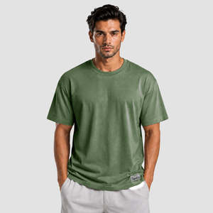 Camiseta Essential Flow en Verde Sólido Elegante, 100% Algodón Jersey 280g, Teñido Liso, Ligera, Transpirable, Diseño Comprimido con Logotipo - Product Image 1