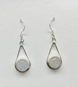 Boucles d'oreilles pendantes en pierre de lune en argent faites à la main en forme de fleur avec lunette pour mariage ou cadeau - Product Image 1