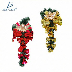 Decorazione Natalizia Artigianale con Campanelle, Angelo Dorato e Fogliame di Pino per Decorazioni Natalizie da Esterno - Product Image 5