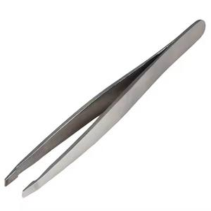 Pince à sourcils inclinée en acier inoxydable noir de haute qualité pointe lisse marque privée OEM/ODM vente en gros d'usine pour cosmétiques - Product Image 1