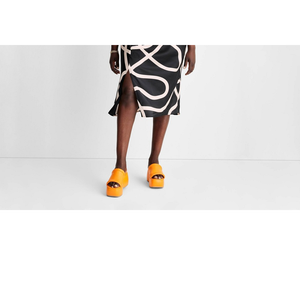 Future Collective Alani Noelle Abito Midi Monospalla con Spacco da Donna XXL, in Raso Astratto Nero/Bianco, Vestibilità Plus Size - Product Image 3