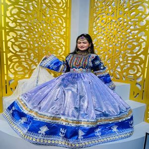 2024 Vente chaude Afghani Vintage Salwar Kameez Belle impression dessinée à la main sur soie et lin pour adultes - Product Image 4