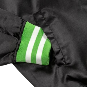 Veste de baseball personnalisée en soie brodée par le collège pour hommes, vêtements de sport boutonnés, veste universitaire en satin pour hommes - Product Image 4