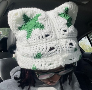 Gorro de Punto de Invierno con Orejas de Gato Bordadas a la Moda, Hecho a Mano, Estilo Urbano, Unisex, Personalizado por el Fabricante, Listo para Viajar - Product Image 2