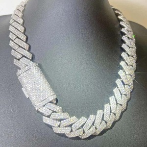 Collar Hip Hop Unisex de Oro con Cadena Cubana Personalizada de Munjani Impex, con Incrustaciones de Diamantes en Corte Brillante Certificado por IGI - Product Image 1