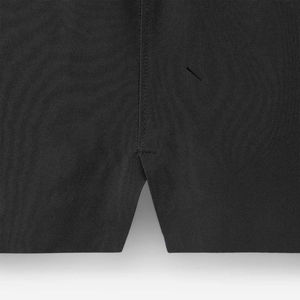 Short de sport pour hommes en polyester personnalisé solide et écologique de haute qualité avec caractéristiques respirantes et à séchage rapide - Product Image 5