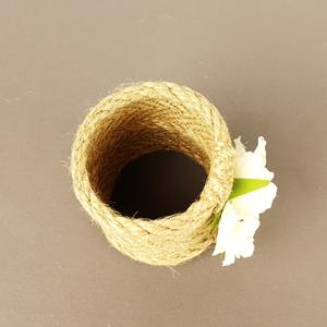 Anillo de Servilleta de Yute Hecho a Mano con Detalle de Flor Blanca para Decoración del Hogar Estilo Boho y Arreglos de Mesa para Fiestas, Venta al por Mayor desde India - Product Image 4