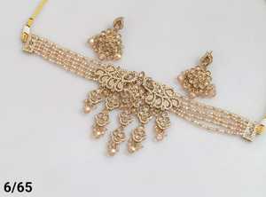 Collier ras du cou indien avec boucles d'oreilles et Mangtika pour femme Design de fleurs superbe zircon cubique fabriqué à la main - Product Image 6